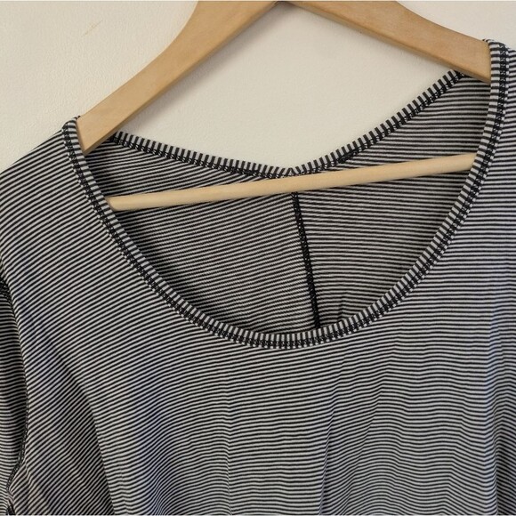 Lululemon Yogini 5 Year Long Sleeve Tee Tonka Stripe Black White Est. Size 10 - Picture 6 of 11